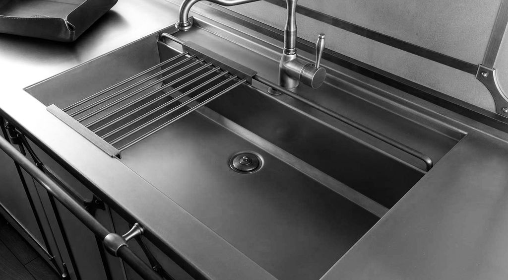 Officine Gullo, dettaglio lavorazione cucine in metallo
